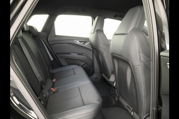 Audi Q4 e-tron 45 quattro S edition Competition 82 kWh 286pk | Assistentiepakket plus | Ambiente verlichting | Optiekpakket zwart plus | Privacy glas |