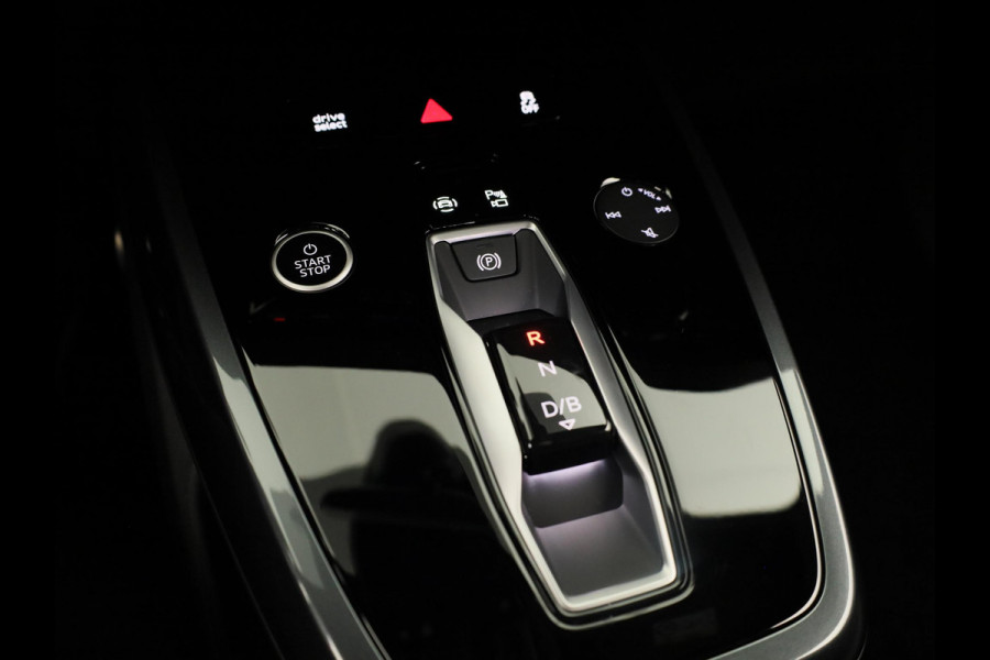 Audi Q4 e-tron 45 quattro S edition Competition 82 kWh 286pk | Assistentiepakket plus | Ambiente verlichting | Optiekpakket zwart plus | Privacy glas |