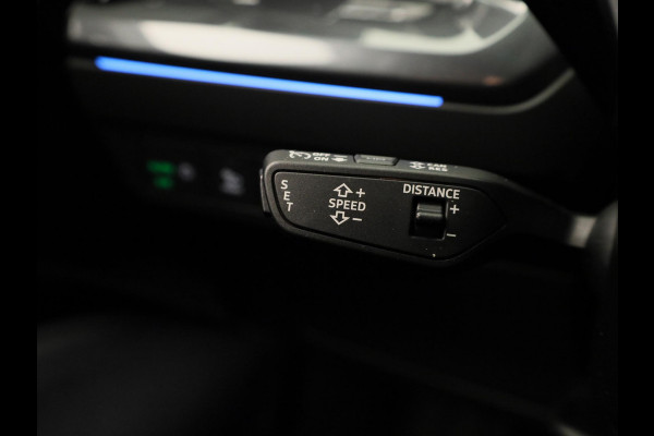 Audi Q4 e-tron 45 quattro S edition Competition 82 kWh 286pk | Assistentiepakket plus | Ambiente verlichting | Optiekpakket zwart plus | Privacy glas |