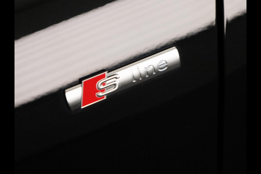 Audi Q4 e-tron 45 quattro S edition Competition 82 kWh 286pk | Assistentiepakket plus | Ambiente verlichting | Optiekpakket zwart plus | Privacy glas |