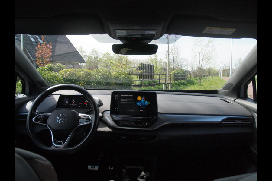 Volkswagen ID.4 First 77 kWh | Camera | Trekhaak | Sfeerverlichting | ACC | Apple Carplay |