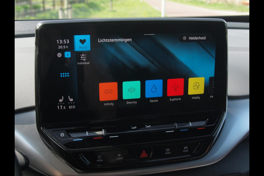 Volkswagen ID.4 First 77 kWh | Camera | Trekhaak | Sfeerverlichting | ACC | Apple Carplay |