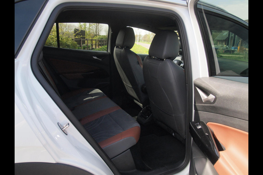 Volkswagen ID.4 First 77 kWh | Camera | Trekhaak | Sfeerverlichting | ACC | Apple Carplay |