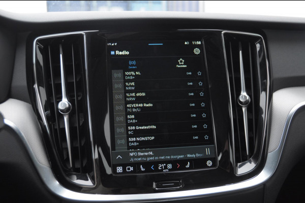 Volvo V60 B4 211PK Automaat Plus Bright / Adaptieve cruise control / BLIS / Elektrische stoelen / stuur - stoelverwarming / elektrische achterklep