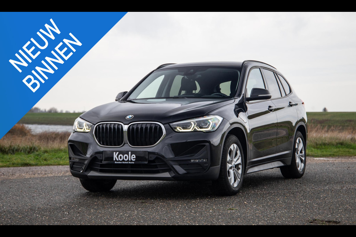 BMW X1 xDrive25e Executive CAMERA / CARPLAY / HEAD UP DISPLAY / LEDER / LED / CRUISE CONTROLE / STOELVERWARMING