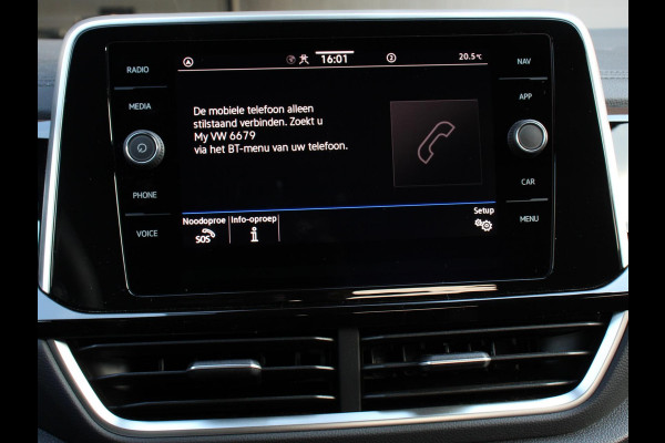 Volkswagen T-Roc 1.5 TSI R-Line + IQ Drive pakket Automaat Climate control Adaptieve cruise control Camera Parkeersensoren Stuurverwarming Stoelverwarming Keyless LED Apple Carplay/ Android Auto