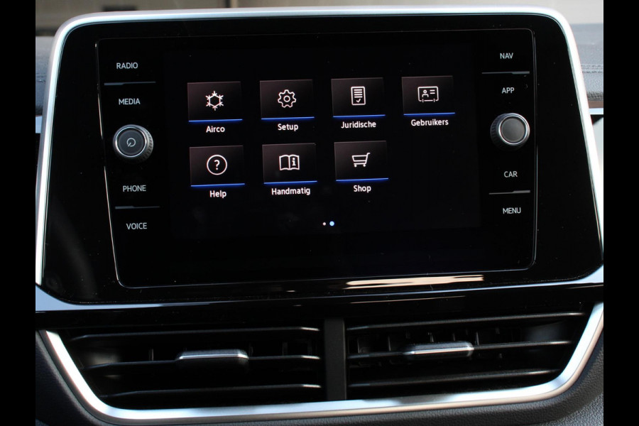 Volkswagen T-Roc 1.5 TSI R-Line + IQ Drive pakket Automaat Climate control Adaptieve cruise control Camera Parkeersensoren Stuurverwarming Stoelverwarming Keyless LED Apple Carplay/ Android Auto