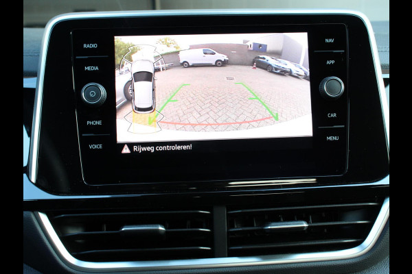 Volkswagen T-Roc 1.5 TSI R-Line + IQ Drive pakket Automaat Climate control Adaptieve cruise control Camera Parkeersensoren Stuurverwarming Stoelverwarming Keyless LED Apple Carplay/ Android Auto
