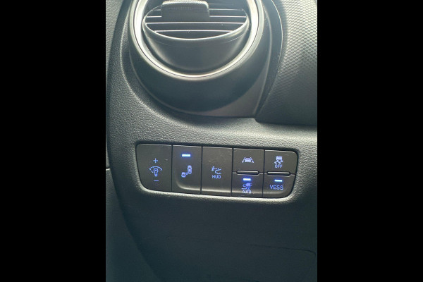 Hyundai Kona EV Fashion 64 kWh | SOH: 95,5% | Full LED | Blindspot | Elektr Stoelen | Two Tone White  - Darknight metallic |