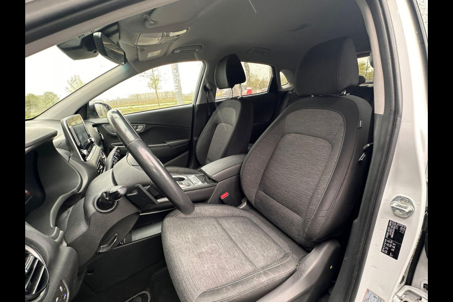 Hyundai Kona EV Fashion 64 kWh | SOH: 95,5% | Full LED | Blindspot | Elektr Stoelen | Two Tone White  - Darknight metallic |