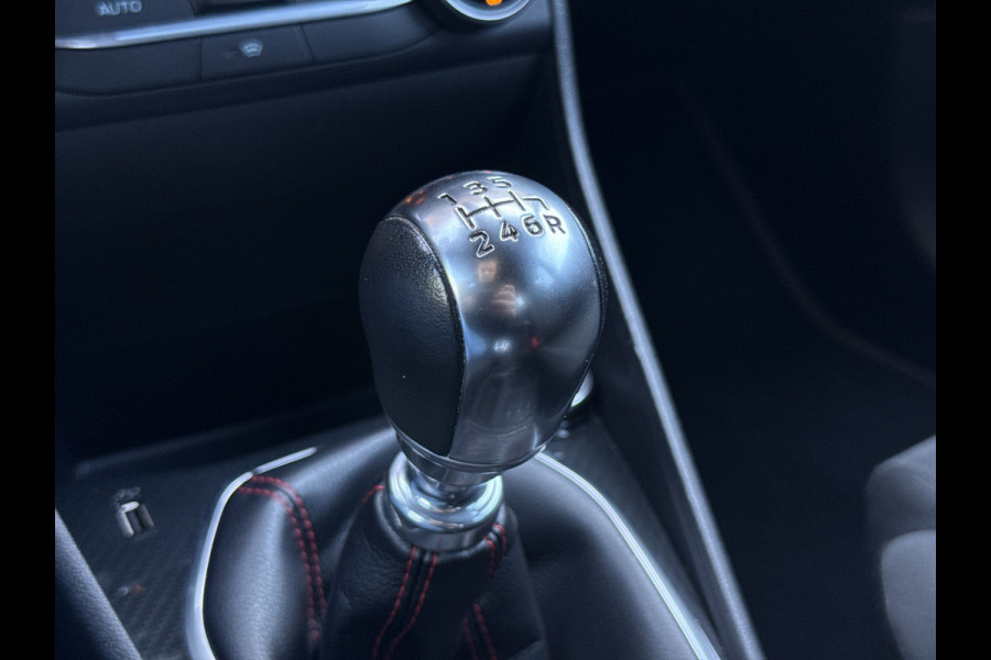 Ford Fiesta 1.0 EcoBoost ST-Line | NL-auto | Navi | Carplay | Led | PDC