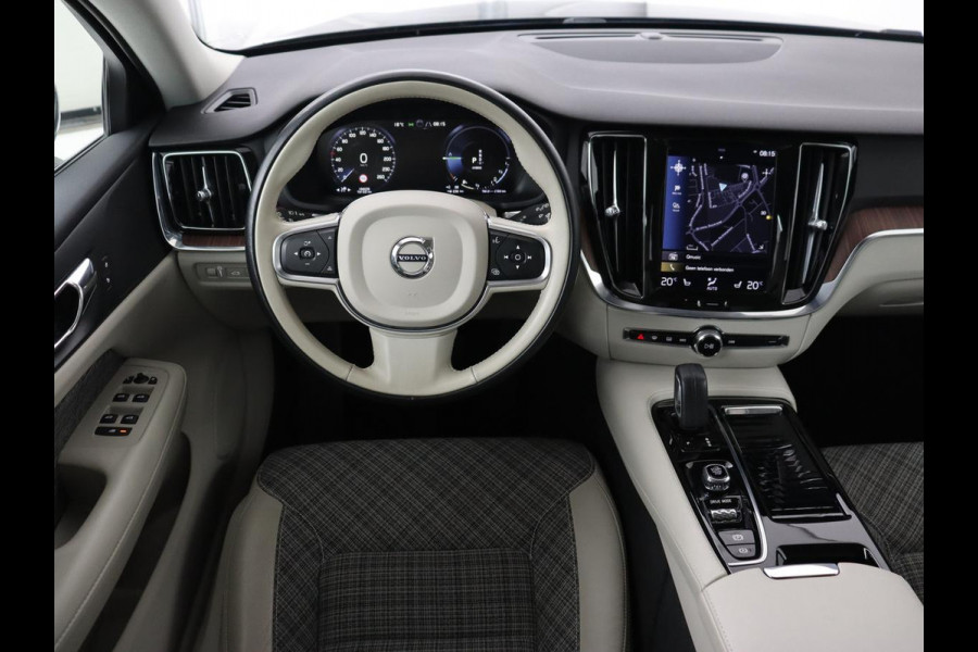 Volvo V60 2.0 T6 Twin Engine AWD Momentum Pro | SOH 88% | Stoelverwarming | Adaptive cruise | Carplay | Half leder | Navigatie | Full LED | Parkeerhulp | Climate control | Bluetooth | PHEV | Plug In