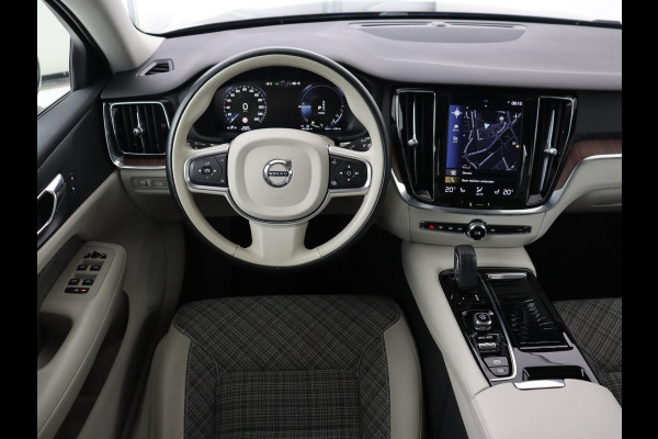 Volvo V60 2.0 T6 Twin Engine AWD Momentum Pro | SOH 88% | Stoelverwarming | Adaptive cruise | Carplay | Half leder | Navigatie | Full LED | Parkeerhulp | Climate control | Bluetooth | PHEV | Plug In