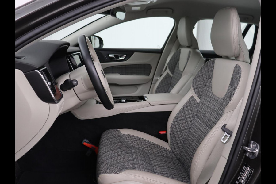 Volvo V60 2.0 T6 Twin Engine AWD Momentum Pro | SOH 88% | Stoelverwarming | Adaptive cruise | Carplay | Half leder | Navigatie | Full LED | Parkeerhulp | Climate control | Bluetooth | PHEV | Plug In