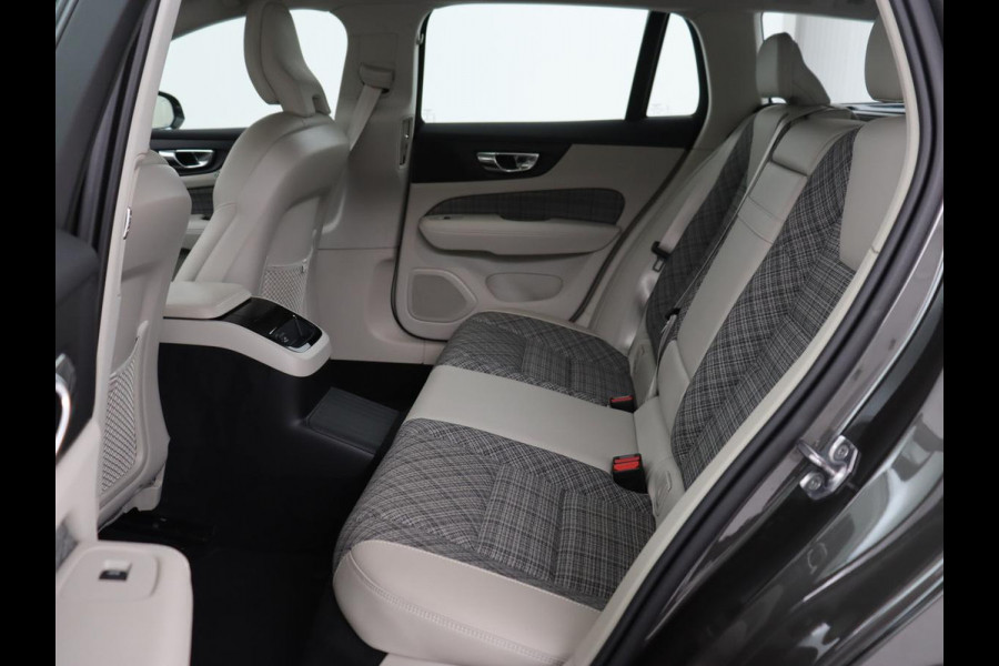 Volvo V60 2.0 T6 Twin Engine AWD Momentum Pro | SOH 88% | Stoelverwarming | Adaptive cruise | Carplay | Half leder | Navigatie | Full LED | Parkeerhulp | Climate control | Bluetooth | PHEV | Plug In