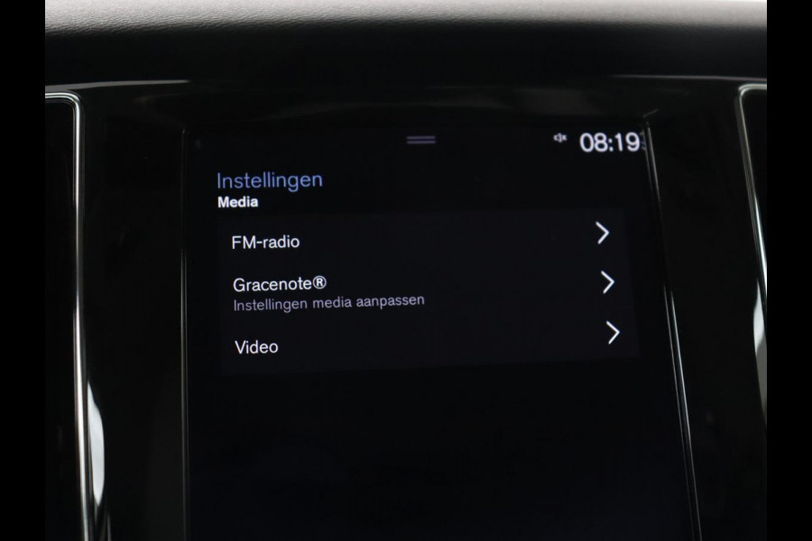 Volvo V60 2.0 T6 Twin Engine AWD Momentum Pro | SOH 88% | Stoelverwarming | Adaptive cruise | Carplay | Half leder | Navigatie | Full LED | Parkeerhulp | Climate control | Bluetooth | PHEV | Plug In