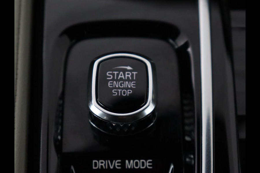 Volvo V60 2.0 T6 Twin Engine AWD Momentum Pro | SOH 88% | Stoelverwarming | Adaptive cruise | Carplay | Half leder | Navigatie | Full LED | Parkeerhulp | Climate control | Bluetooth | PHEV | Plug In
