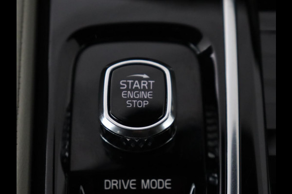 Volvo V60 2.0 T6 Twin Engine AWD Momentum Pro | SOH 88% | Stoelverwarming | Adaptive cruise | Carplay | Half leder | Navigatie | Full LED | Parkeerhulp | Climate control | Bluetooth | PHEV | Plug In