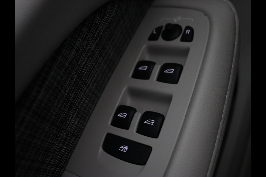 Volvo V60 2.0 T6 Twin Engine AWD Momentum Pro | SOH 88% | Stoelverwarming | Adaptive cruise | Carplay | Half leder | Navigatie | Full LED | Parkeerhulp | Climate control | Bluetooth | PHEV | Plug In