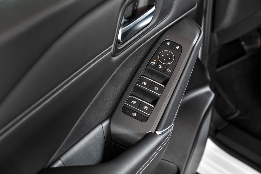 Nissan QASHQAI 1.3 MHEV 158 PK Xtronic N-Connecta - Automaat | Panodak | Cold Pack | Dig. Cockpit | Adapt. Cruise | 360 Camera | PDC | NAV + App Connect | LM 18" | ECC | 5765