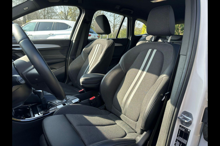 BMW X1 xDrive25e M Sport | M pakket | Afneembare Trekhaak | Sportstoelen |  Stoelverwarming | Elek. verstelbare stoel met geheugen | Elektrische achterklep | Driving Assistant Plus