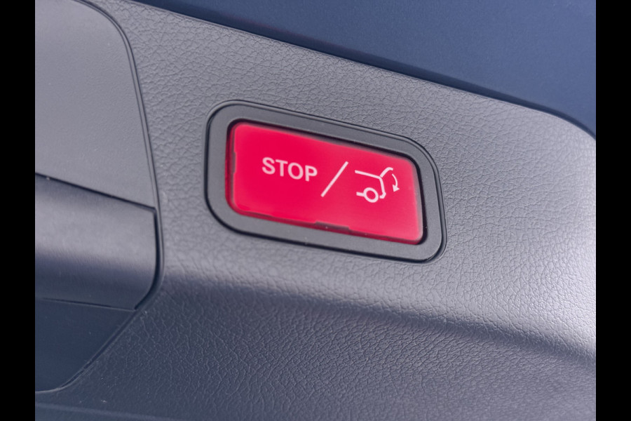 Mercedes-Benz Glb 200 AMG 7-zits // Camera // Sfeerverlichting // Augmented Reallity // Alarm // Nightpakket // 19" AMG // LED