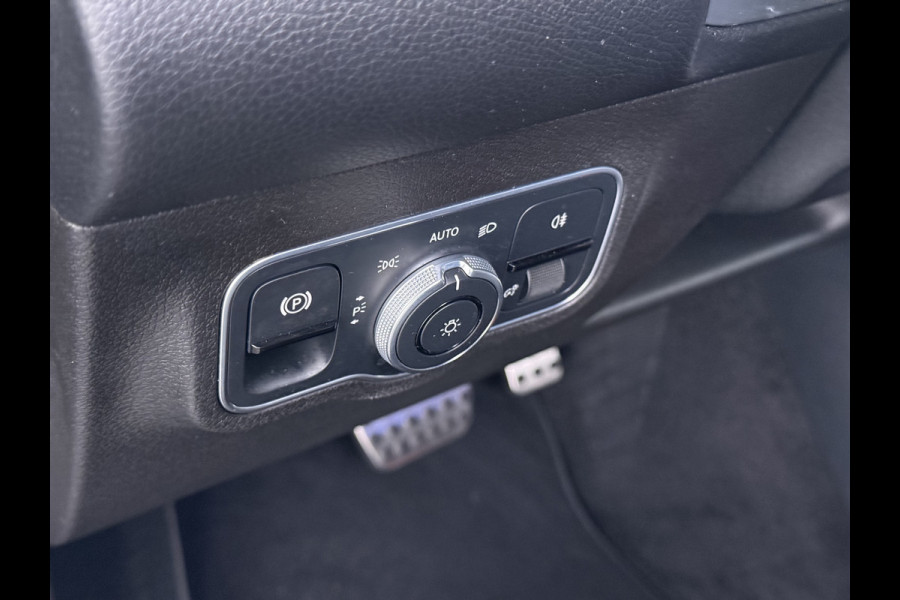 Mercedes-Benz Glb 200 AMG 7-zits // Camera // Sfeerverlichting // Augmented Reallity // Alarm // Nightpakket // 19" AMG // LED