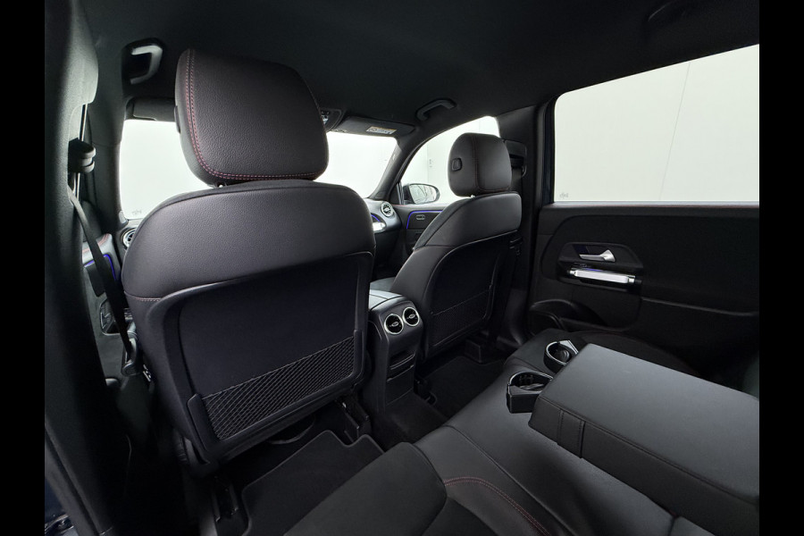 Mercedes-Benz Glb 200 AMG 7-zits // Camera // Sfeerverlichting // Augmented Reallity // Alarm // Nightpakket // 19" AMG // LED