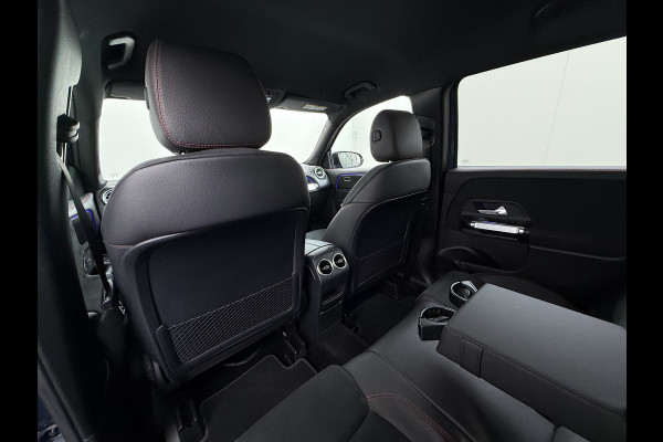 Mercedes-Benz Glb 200 AMG 7-zits // Camera // Sfeerverlichting // Augmented Reallity // Alarm // Nightpakket // 19" AMG // LED