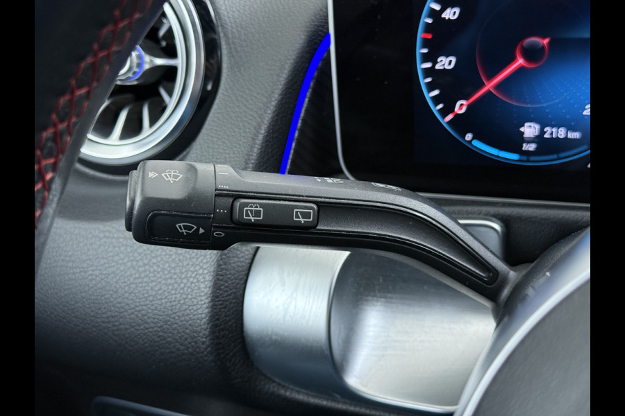 Mercedes-Benz Glb 200 AMG 7-zits // Camera // Sfeerverlichting // Augmented Reallity // Alarm // Nightpakket // 19" AMG // LED