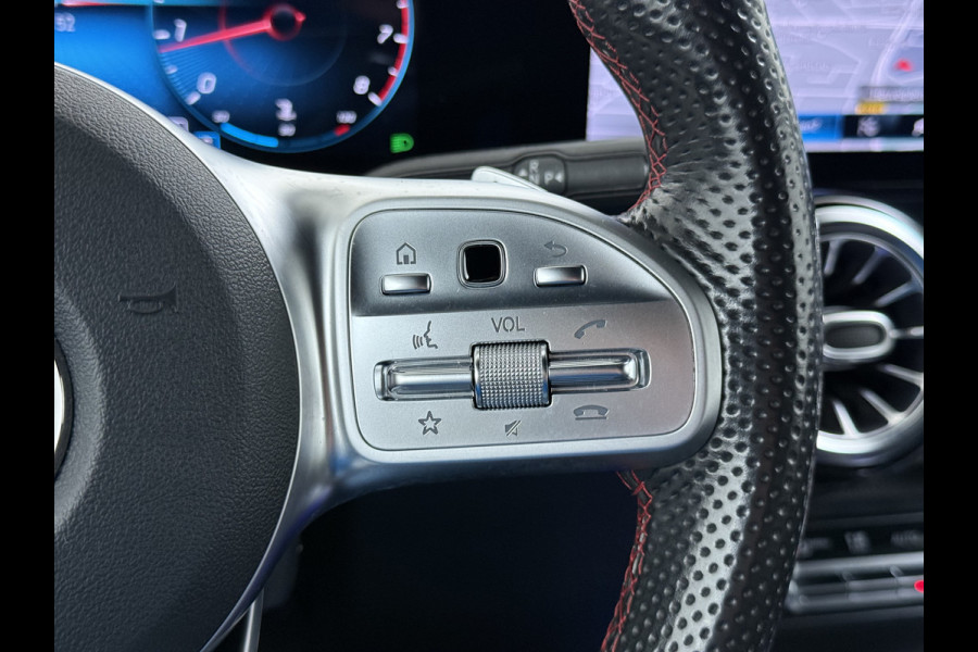 Mercedes-Benz Glb 200 AMG 7-zits // Camera // Sfeerverlichting // Augmented Reallity // Alarm // Nightpakket // 19" AMG // LED