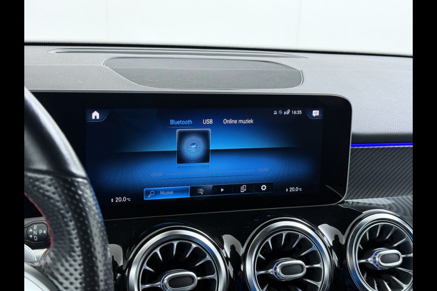 Mercedes-Benz Glb 200 AMG 7-zits // Camera // Sfeerverlichting // Augmented Reallity // Alarm // Nightpakket // 19" AMG // LED