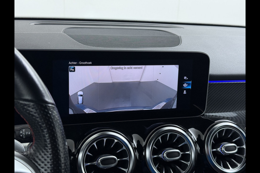 Mercedes-Benz Glb 200 AMG 7-zits // Camera // Sfeerverlichting // Augmented Reallity // Alarm // Nightpakket // 19" AMG // LED
