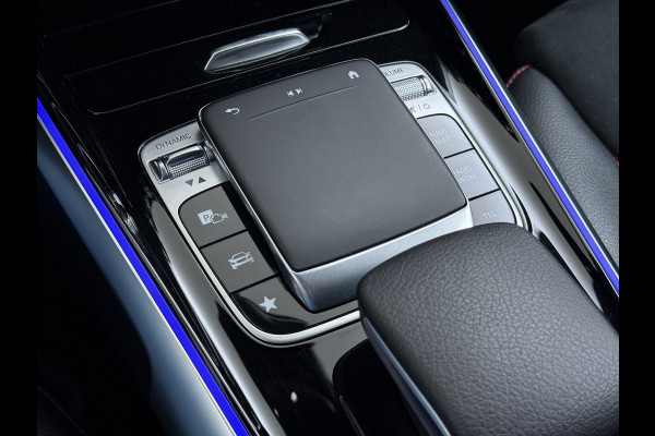 Mercedes-Benz Glb 200 AMG 7-zits // Camera // Sfeerverlichting // Augmented Reallity // Alarm // Nightpakket // 19" AMG // LED