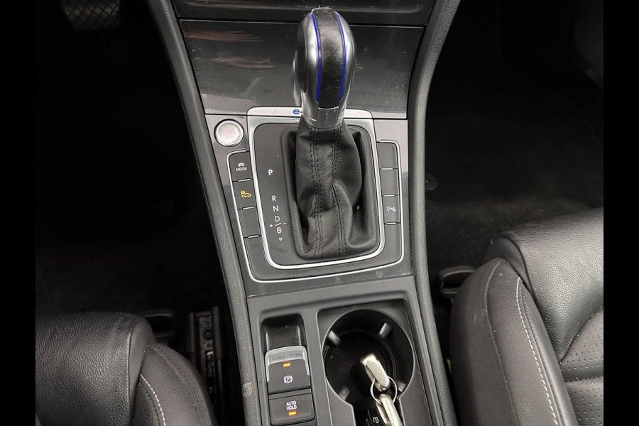 Volkswagen e-Golf (INCL-BTW) *HEATPUMP | LEATHER | ADAPTIVE-CRUISE | FULL-LED | DYNAUDIO | BLINDSPOT | DIGI-COCKPIT | NAVI-FULLMAP | CAMERA | KEYLESS | ECC | CCS-FASTLOADER | PDC | 17''ALU*