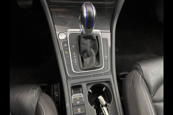 Volkswagen e-Golf (INCL-BTW) *HEATPUMP | LEATHER | ADAPTIVE-CRUISE | FULL-LED | DYNAUDIO | BLINDSPOT | DIGI-COCKPIT | NAVI-FULLMAP | CAMERA | KEYLESS | ECC | CCS-FASTLOADER | PDC | 17''ALU*