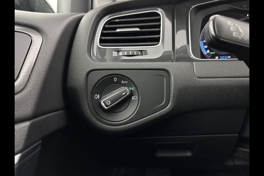Volkswagen e-Golf (INCL-BTW) *HEATPUMP | LEATHER | ADAPTIVE-CRUISE | FULL-LED | DYNAUDIO | BLINDSPOT | DIGI-COCKPIT | NAVI-FULLMAP | CAMERA | KEYLESS | ECC | CCS-FASTLOADER | PDC | 17''ALU*