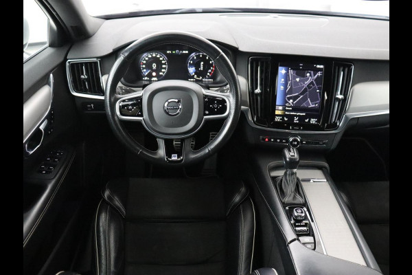 Volvo V90 2.0 T4 R-Design | Trekhaak | Leder/Alcantara | Stoelverwarming | Adaptive cruise | Camera | Carplay | Keyless | Side Assist | Navigatie | Climate control | Sportstoelen | Getint glas