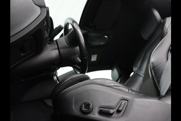 Volvo V90 2.0 T4 R-Design | Trekhaak | Leder/Alcantara | Stoelverwarming | Adaptive cruise | Camera | Carplay | Keyless | Side Assist | Navigatie | Climate control | Sportstoelen | Getint glas