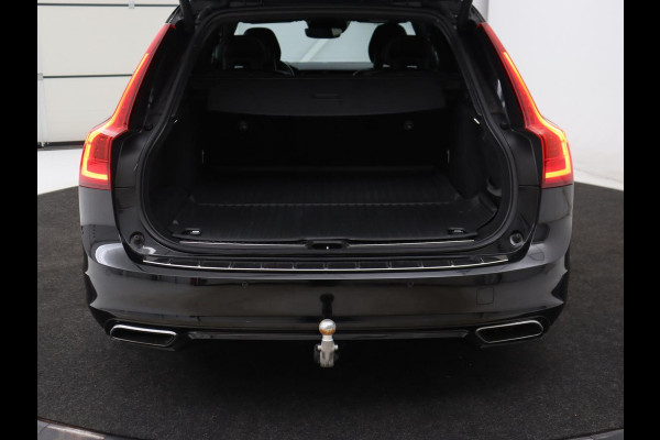 Volvo V90 2.0 T4 R-Design | Trekhaak | Leder/Alcantara | Stoelverwarming | Adaptive cruise | Camera | Carplay | Keyless | Side Assist | Navigatie | Climate control | Sportstoelen | Getint glas