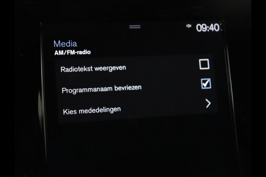 Volvo V90 2.0 T4 R-Design | Trekhaak | Leder/Alcantara | Stoelverwarming | Adaptive cruise | Camera | Carplay | Keyless | Side Assist | Navigatie | Climate control | Sportstoelen | Getint glas