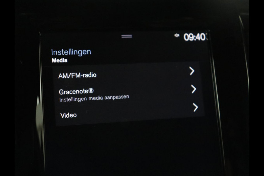 Volvo V90 2.0 T4 R-Design | Trekhaak | Leder/Alcantara | Stoelverwarming | Adaptive cruise | Camera | Carplay | Keyless | Side Assist | Navigatie | Climate control | Sportstoelen | Getint glas