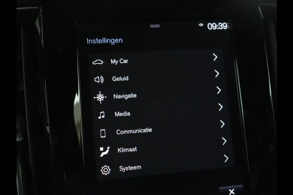 Volvo V90 2.0 T4 R-Design | Trekhaak | Leder/Alcantara | Stoelverwarming | Adaptive cruise | Camera | Carplay | Keyless | Side Assist | Navigatie | Climate control | Sportstoelen | Getint glas