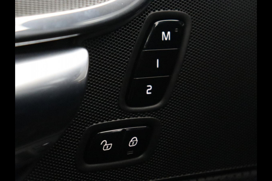 Volvo V90 2.0 T4 R-Design | Trekhaak | Leder/Alcantara | Stoelverwarming | Adaptive cruise | Camera | Carplay | Keyless | Side Assist | Navigatie | Climate control | Sportstoelen | Getint glas