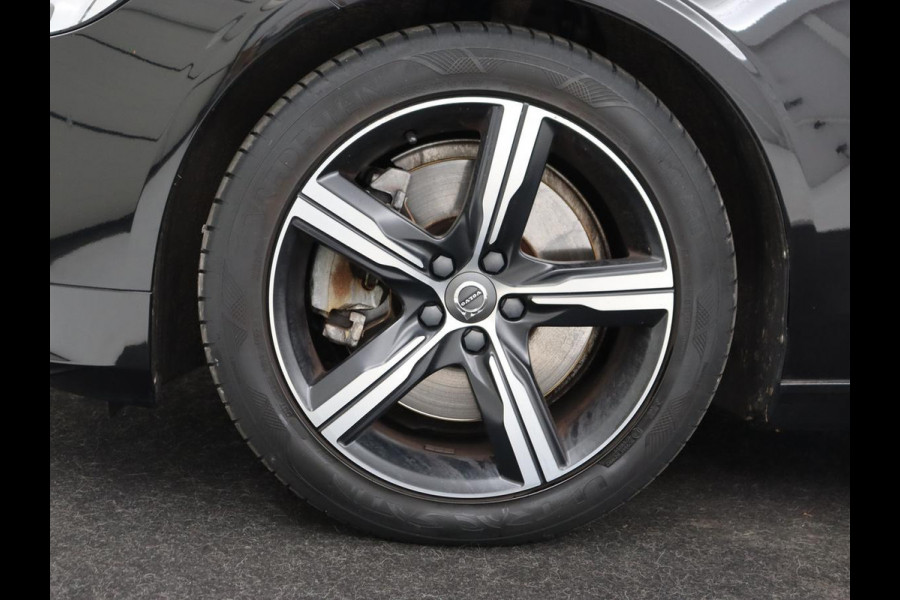 Volvo V90 2.0 T4 R-Design | Trekhaak | Leder/Alcantara | Stoelverwarming | Adaptive cruise | Camera | Carplay | Keyless | Side Assist | Navigatie | Climate control | Sportstoelen | Getint glas