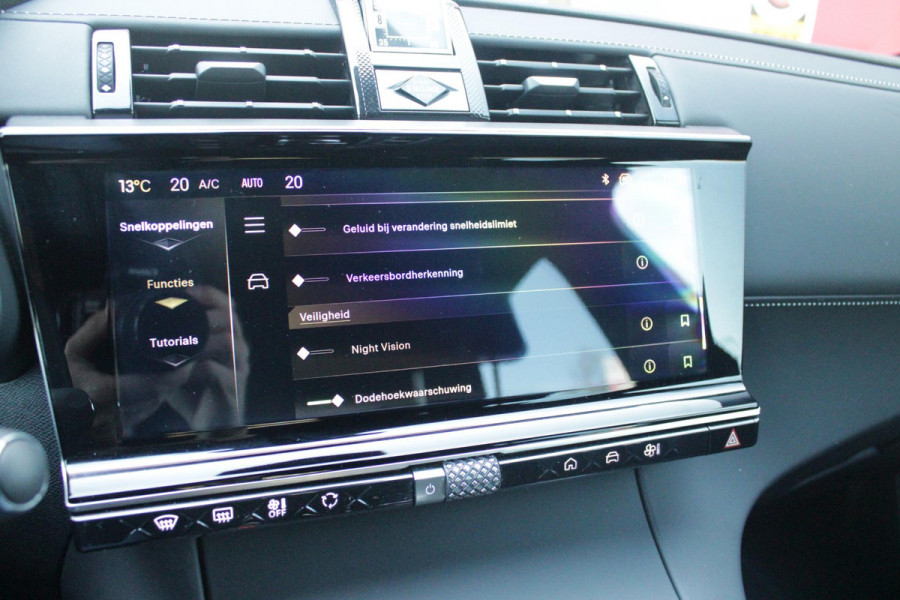 DS 7 1.6 PHEV 300PK 4x4 ETIOLE | PANORAMA SCHUIF/KANTEL DAK | NIGHT VISION | LEDEREN BEKLEDING "BLACK BASALT NAPPA LEDER" | STOEL/VOORRUIT VERWARMING | 19" LICHTMETALEN VELGEN | ALARM SYSTEEM | NAVIGATIE | DRAADLOZE APPLE CARPLAY/ANDROID AUTO | DRAADLOZE TELEFOONLADER | KEYLESS ENTRY/START | ELEKTRISCH BEDIENBARE VOORSTOELEN MET GEHEUGENFUNCTIE OP DE BESTUUDERSSTOEL | ELEKTRISCH BEDIENBARE ACHTERKLEP | DODEHOEK DETECTIE | ADAPTIVE CRUISE CONTROL | DAB+ RADIO | CAMERA VOOR + ACHTER |