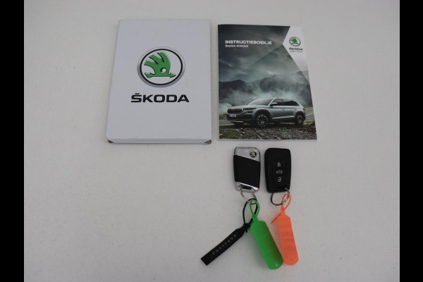 Škoda Kodiaq 1.5 TSI Sportline Business 7 Persoons | Stoelverwarming | Adaptive cruise | Alcantara | Matrix LED | Carplay | Keyless | Camera | Virtual Cockpit | Side Assist | Sfeerverlichting | Navigatie