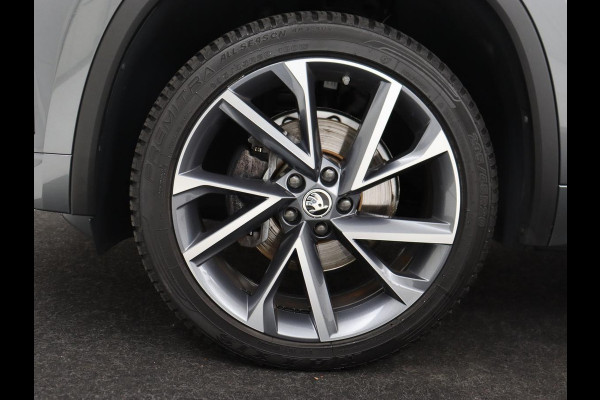 Škoda Kodiaq 1.5 TSI Sportline Business 7 Persoons | Stoelverwarming | Adaptive cruise | Alcantara | Matrix LED | Carplay | Keyless | Camera | Virtual Cockpit | Side Assist | Sfeerverlichting | Navigatie