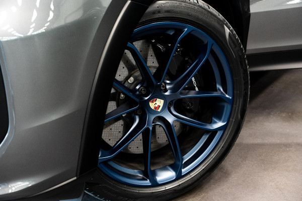 Porsche Cayenne Coupé 4.0 Turbo E-Hybrid GT *Keramisch / Vierwielbesturing / Passenger Display / Soft-Close / HUD / Race-Tex / Keyless / Surround-View*