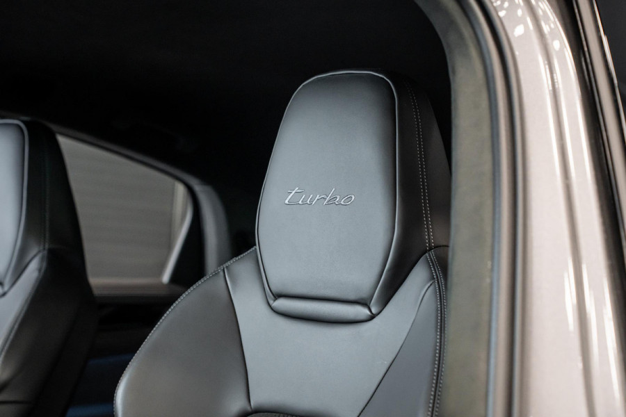 Porsche Cayenne Coupé 4.0 Turbo E-Hybrid GT *Keramisch / Vierwielbesturing / Passenger Display / Soft-Close / HUD / Race-Tex / Keyless / Surround-View*